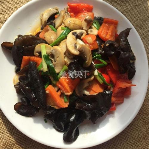 猫咪可食蒸煮胡萝卜等，洋葱韭菜忌，量要少（胡萝卜山芋豌豆苗口蘑猫能吃吗）