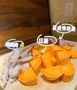 红薯可偶尔喂猫，助消化但过量有害，注意煮熟无调料，适量为佳（猫吃地瓜的好处和坏处）